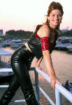 Shania_Twain_in_leather-L.jpg