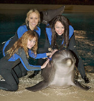 mileywetsuit3.jpg