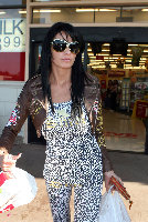 shopping in white leopard leggings