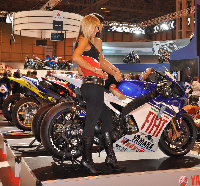 yamaha promo girls_-L.jpg