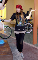 miley cyrus-b-L.jpg