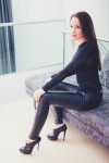 Fashionblog-Hamburg-Lederhose-Wolford-Louboutin-Booties-YouTuber-2.jpg
