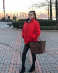 in hoboken nj wearing shiny black leggings!